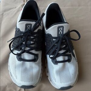 On Running women’s Cloud Swift size 9